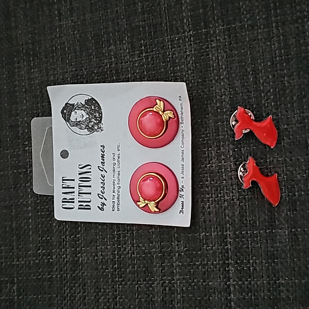Red Hat Craft Buttons by Jessie James and 2 Red Dress Tack Pins 💙